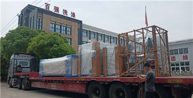 百強發(fā)貨電加熱燙平機等洗滌設備至武漢