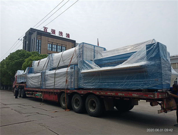 六一兒童節百強上海浦東客戶(hù)訂購的5輥燙平機等洗滌設備發(fā)貨