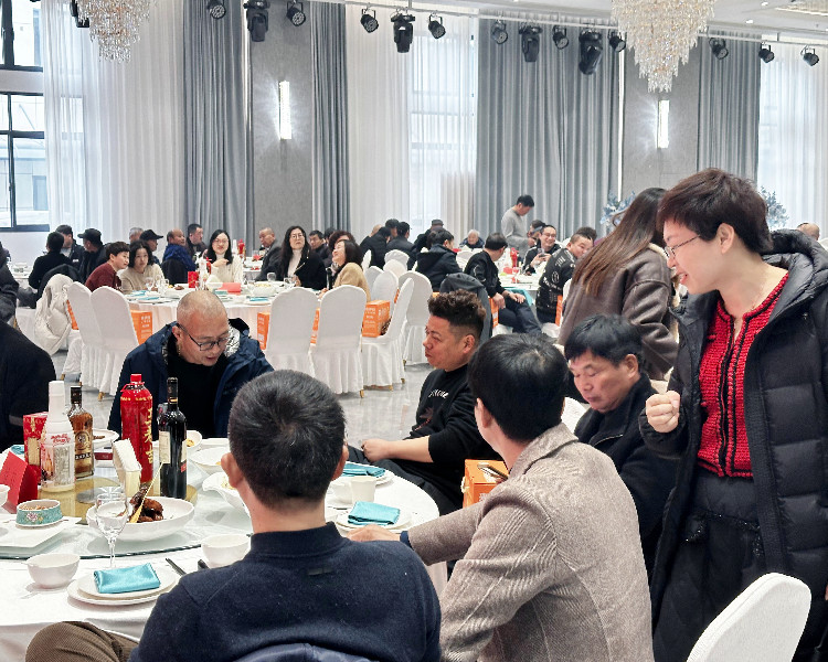 1月18日上海百強洗滌設備制造有限公司在白玉蘭酒店舉行年會(huì )活動(dòng)